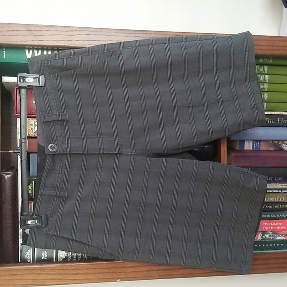 Volcom "surf and turf" 4 way stretch shorts size 33 - Picture 1 of 5